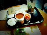 Starbucksで昼食